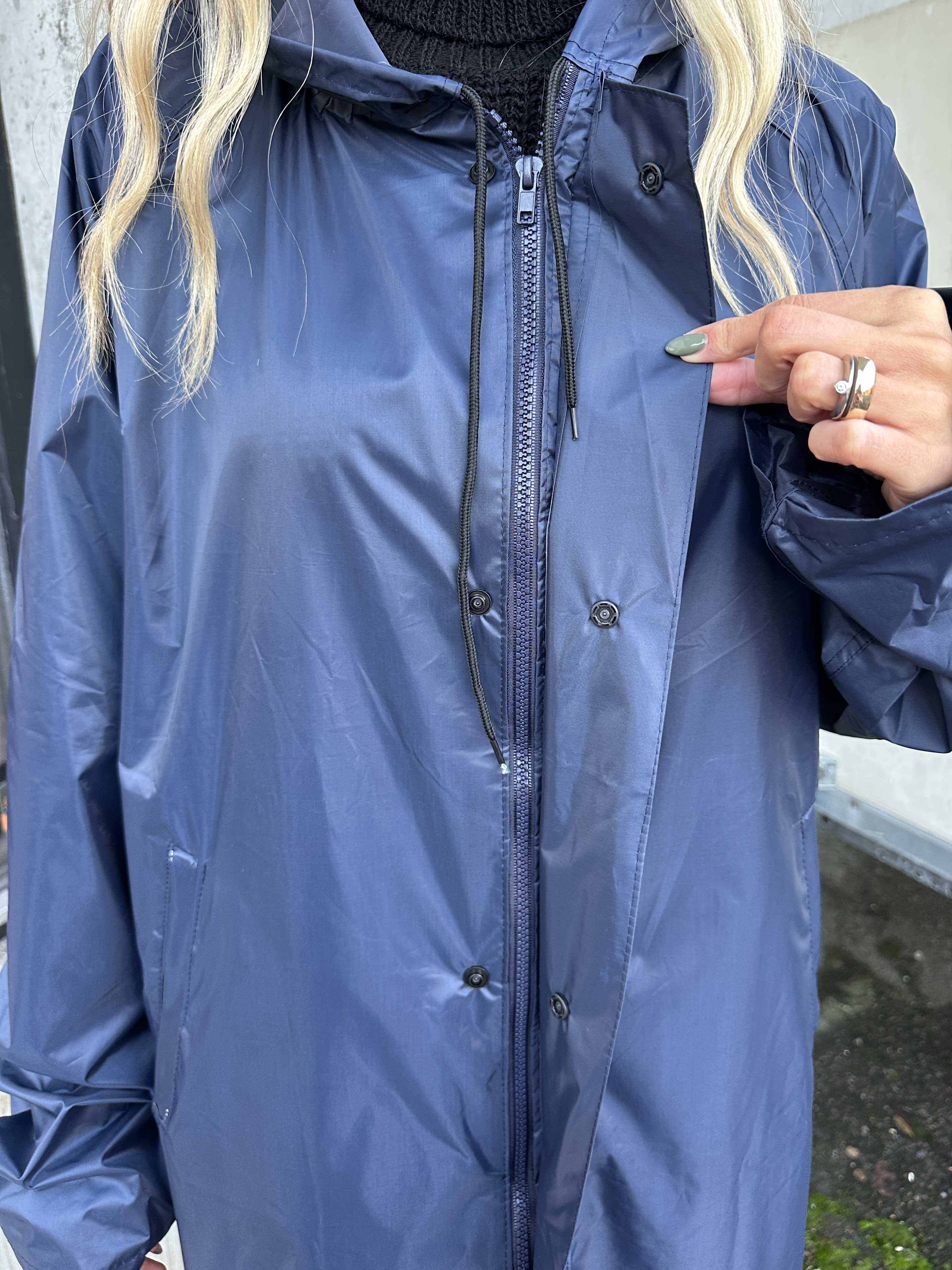 Reina - Regnjakke med hætte